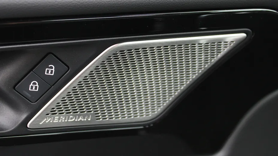 JAGUAR XE XE 2.0 D200 mHEV R-Dynamic SE aut Nowy