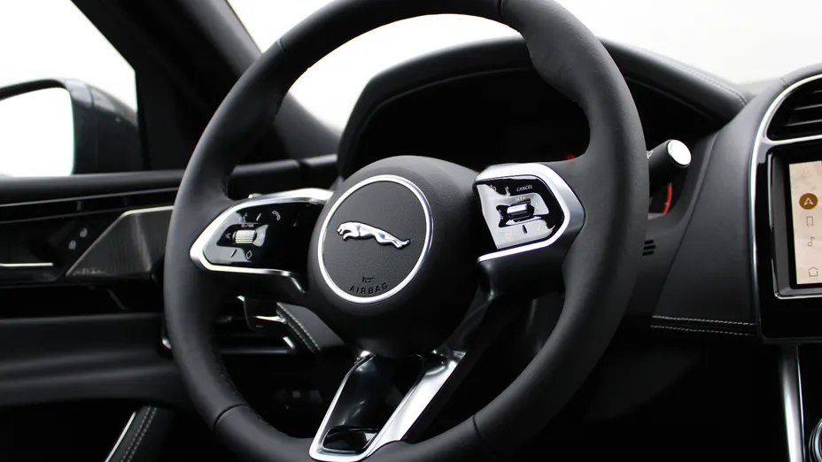 JAGUAR XE XE 2.0 D200 mHEV R-Dynamic SE aut Nowy