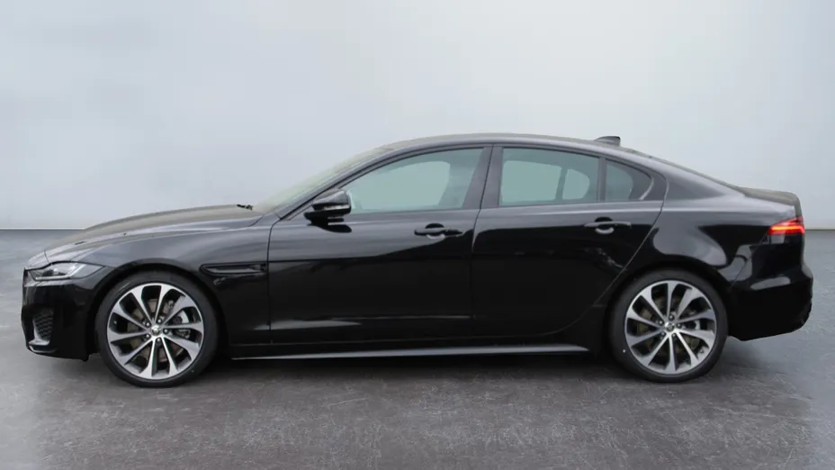JAGUAR XE XE 2.0 D200 mHEV R-Dynamic SE aut Nowy