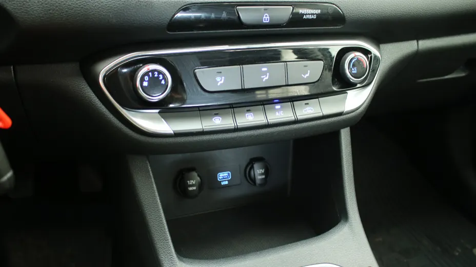 HYUNDAI i30 i30 1.5 DPI Classic +