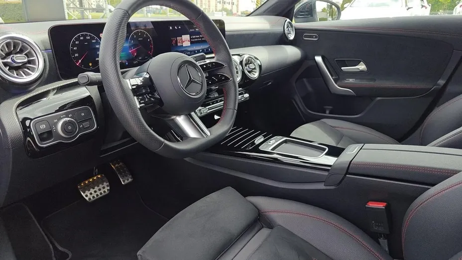 MERCEDES-BENZ CLA CLA 200 7G-DCT