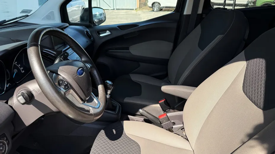 FORD Tourneo Courier Tourneo Courier 1.5 TDCi Titanium