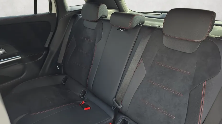 MERCEDES-BENZ GLA GLA 200 AMG Line Nowy