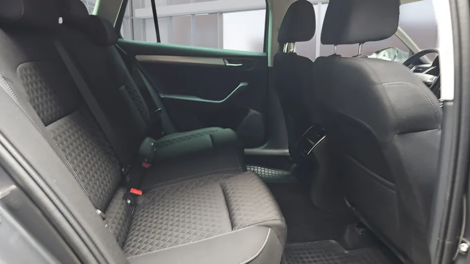 SKODA Superb Superb 2.0 TDI SCR Ambition