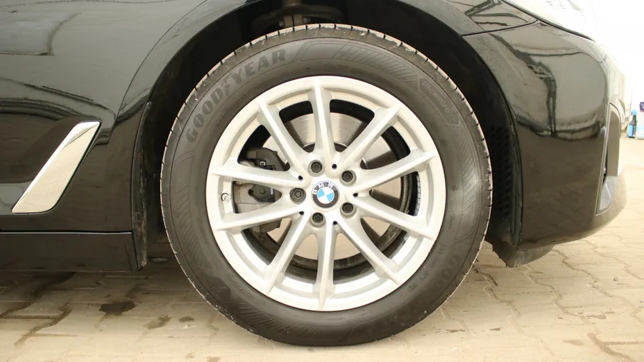 BMW Seria 5 520i mHEV aut