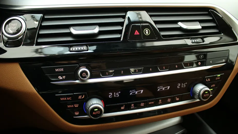 BMW Seria 5 520i mHEV aut