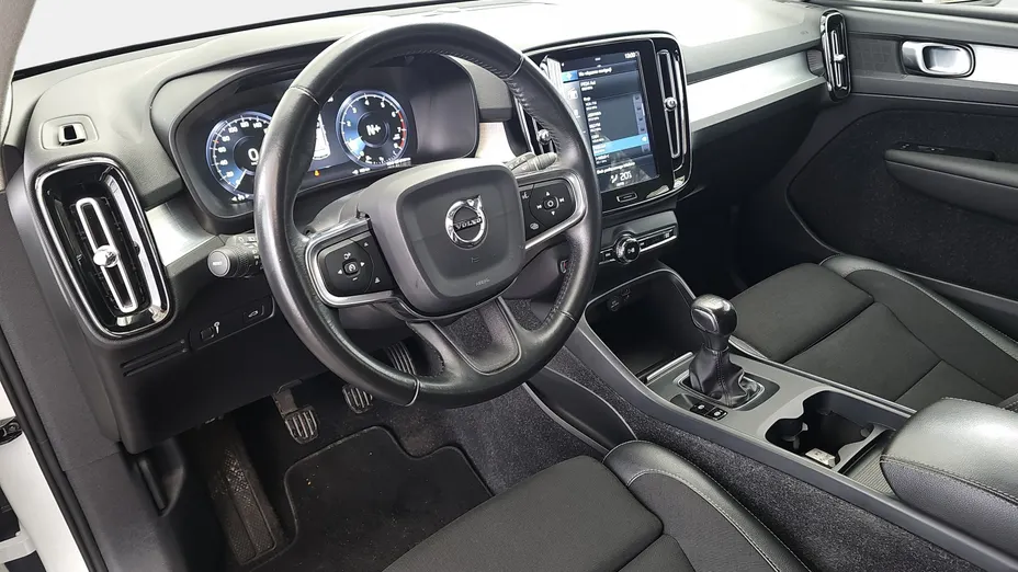 VOLVO XC40 XC40 T3 Momentum