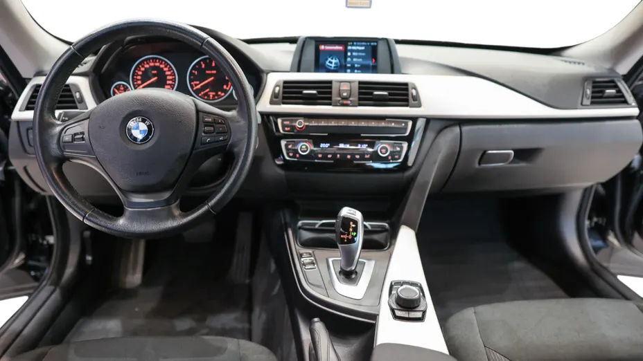 BMW Seria 3 Gran Turismo 318d aut