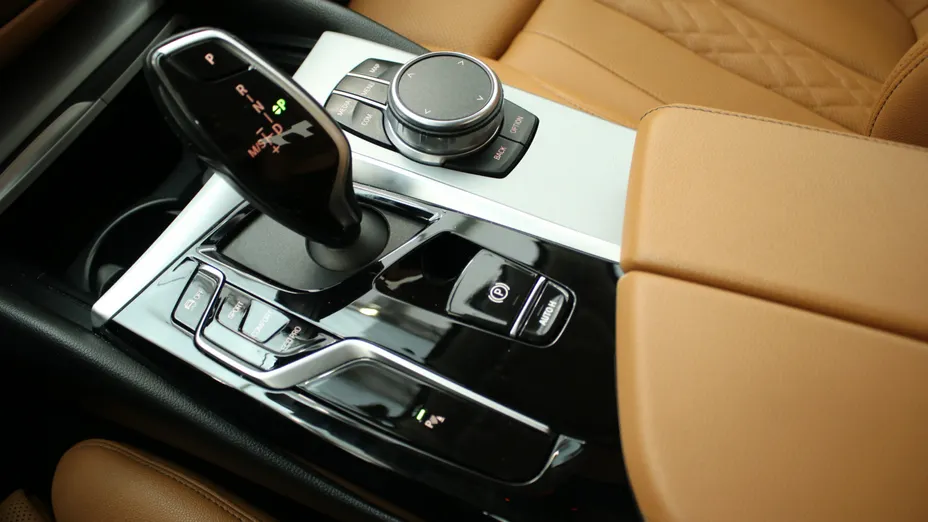 BMW Seria 5 520i mHEV aut