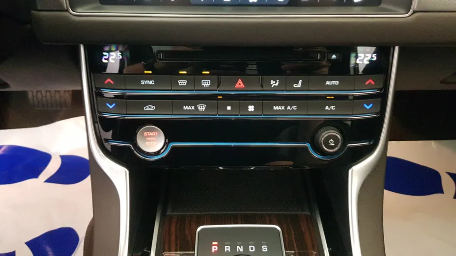 JAGUAR XF XF 2.0 i4D AWD Portfolio aut