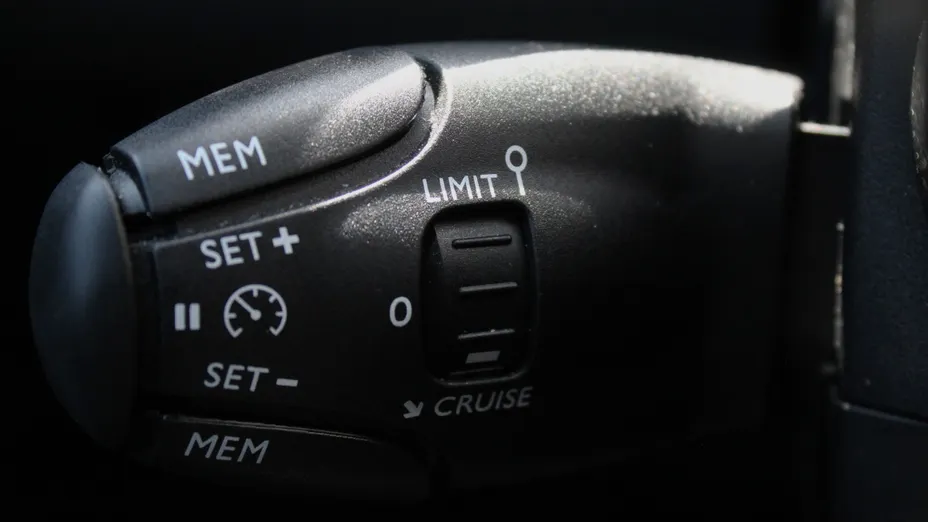 PEUGEOT 2008 2008 1.2 PureTech Allure Pack S&S EAT8