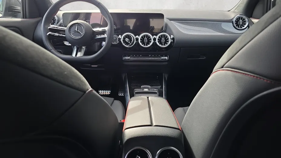 MERCEDES-BENZ GLA GLA 200 AMG Line Nowy