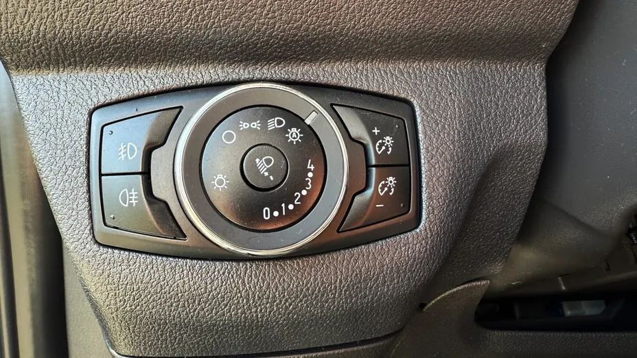 FORD Tourneo Courier Tourneo Courier 1.5 TDCi Titanium