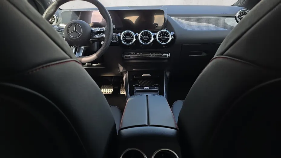 MERCEDES-BENZ GLA GLA 200 AMG Line Nowy