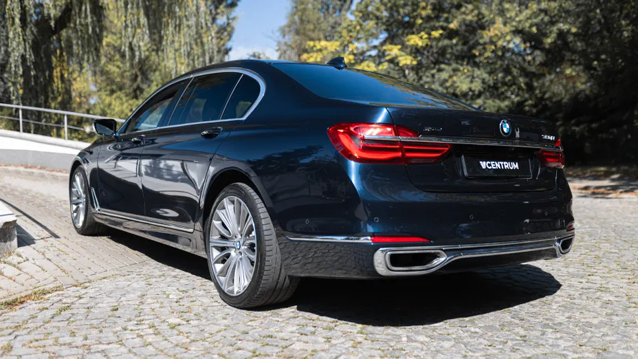 BMW Seria 7 750i L xDrive