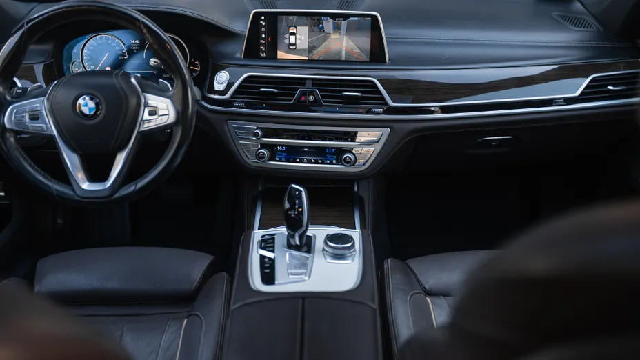 BMW Seria 7 750i L xDrive