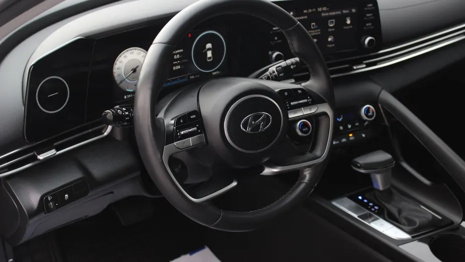 HYUNDAI Elantra Elantra 1.6 Smart CVT