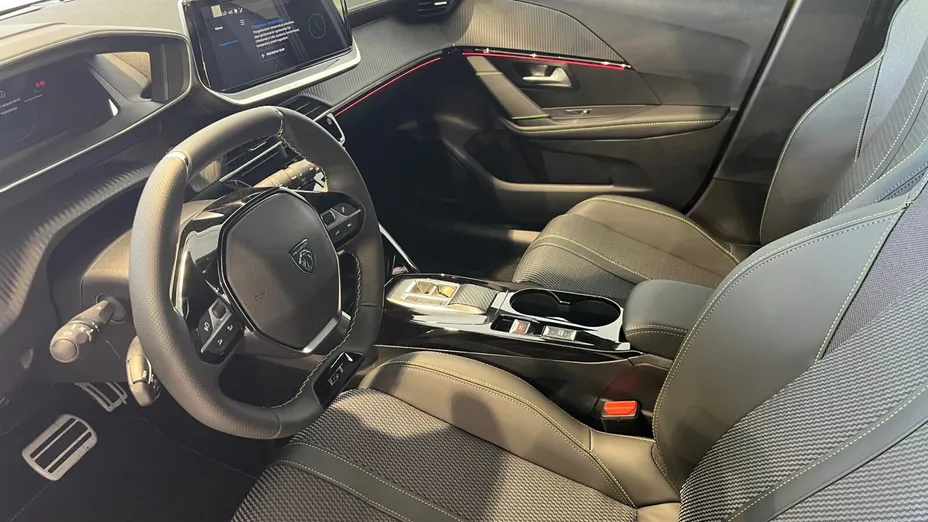 PEUGEOT 208 e-208 54kWh GT Nowy