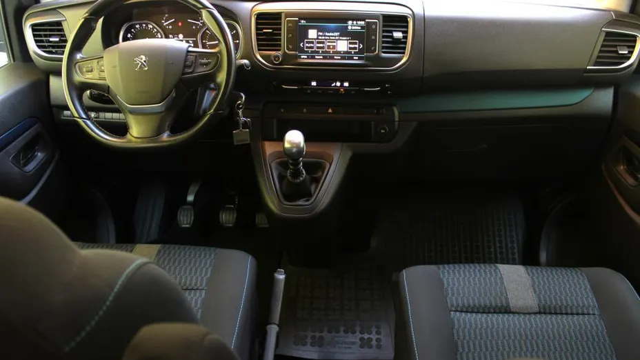 PEUGEOT Traveller Traveller 2.0 BlueHDi Compact Business