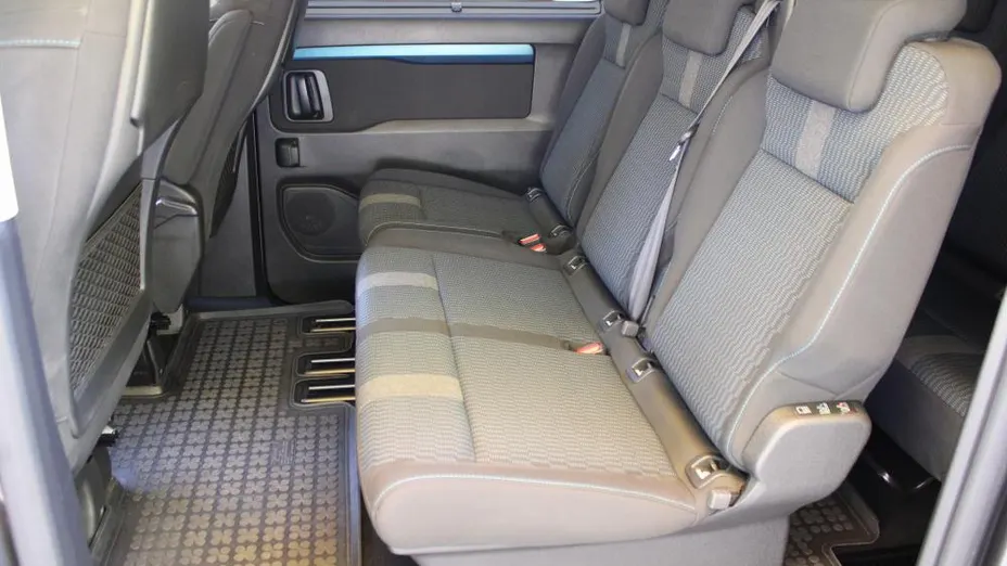 PEUGEOT Traveller Traveller 2.0 BlueHDi Compact Business