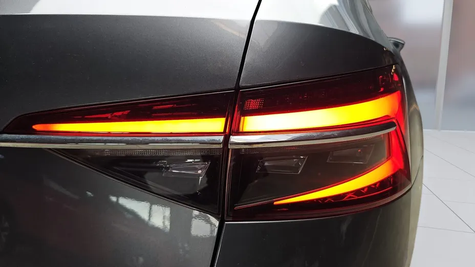 SKODA Superb Superb 2.0 TDI SCR Ambition