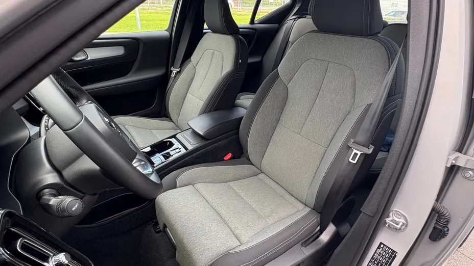 VOLVO XC40 XC40 B3 Plus Dark aut