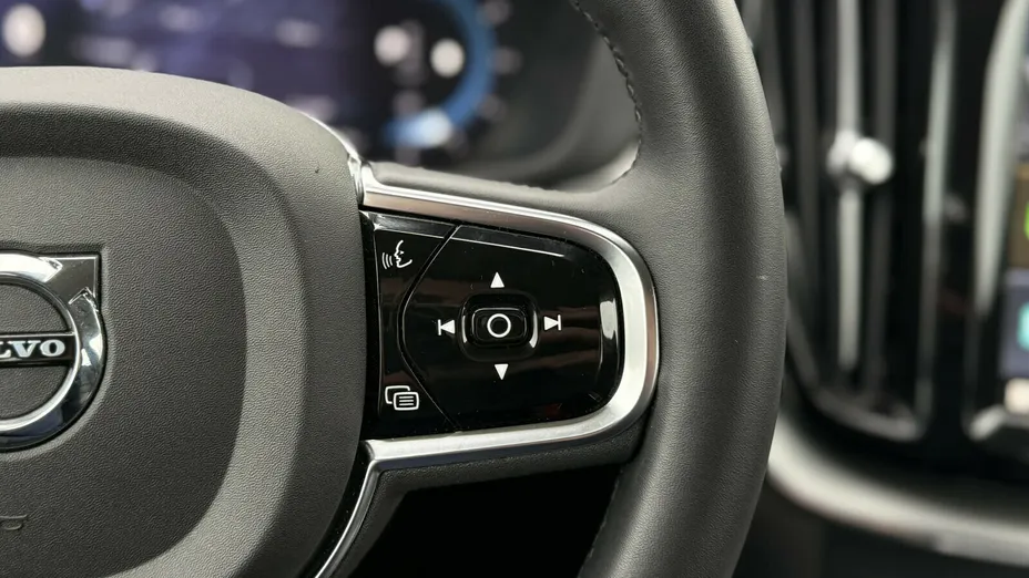 VOLVO XC60 XC60 B5 B AWD Plus Dark aut