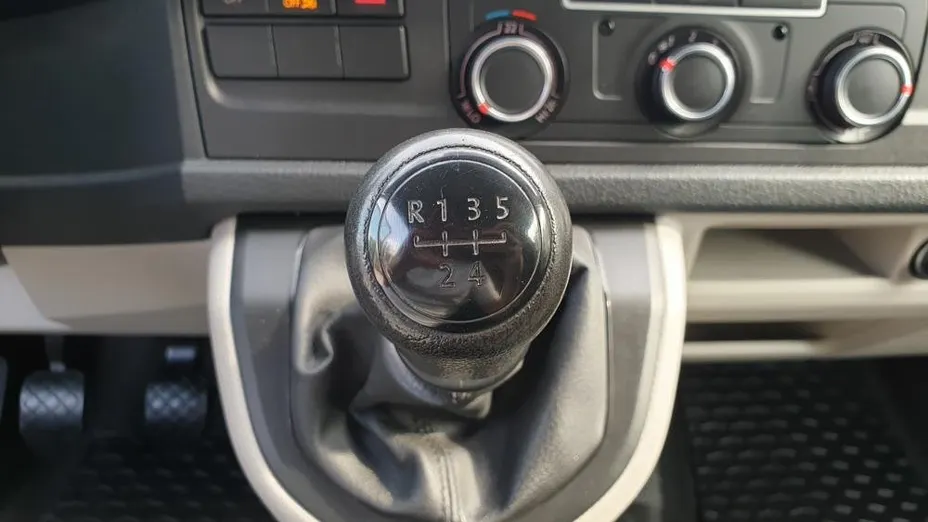 VOLKSWAGEN Transporter Transporter T6 TDI L2H1