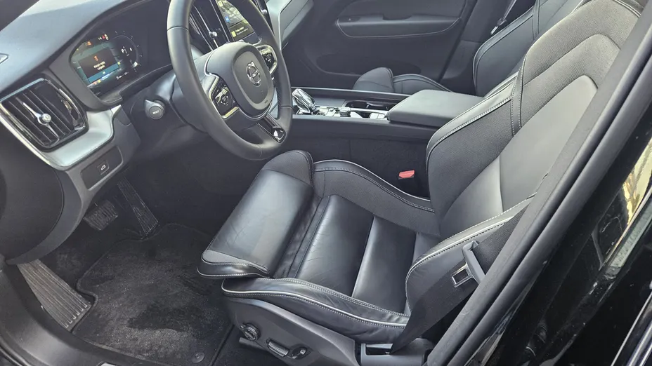 VOLVO XC60 XC60 B4 D Plus Dark aut