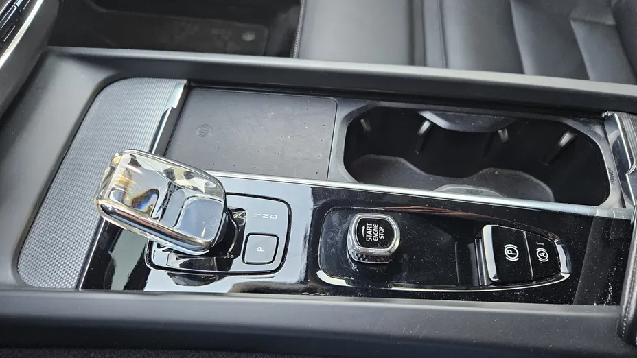 VOLVO XC60 XC60 B4 D Plus Dark aut