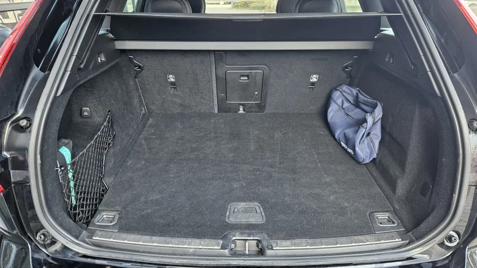 VOLVO XC60 XC60 B4 D Plus Dark aut