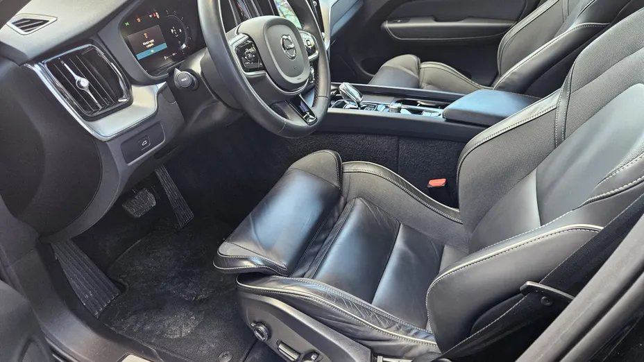 VOLVO XC60 XC60 B4 D Plus Dark aut
