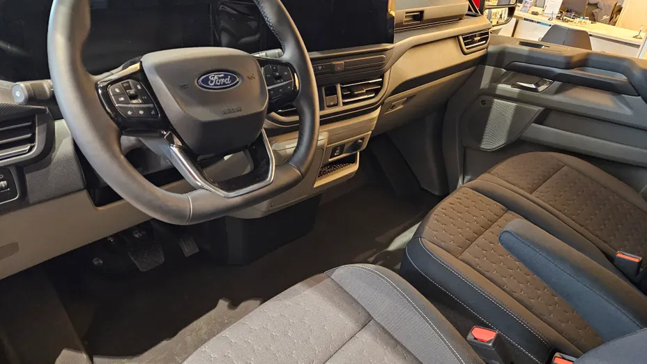 FORD Transit Custom Transit Custom 2.0 EcoBlue 300 L1H1 Limited Aut. Nowy