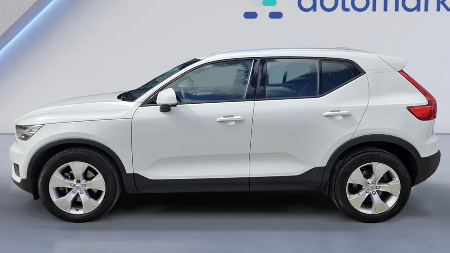 VOLVO XC40 XC40 B4 B AWD Momentum Pro aut