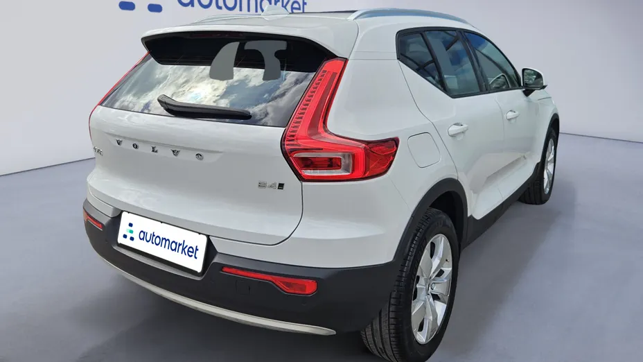 VOLVO XC40 XC40 B4 B AWD Momentum Pro aut