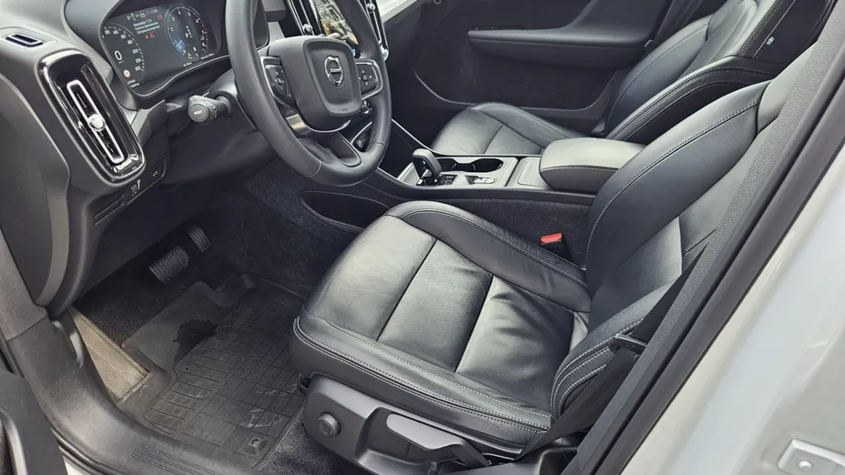 VOLVO XC40 XC40 B4 B AWD Momentum Pro aut