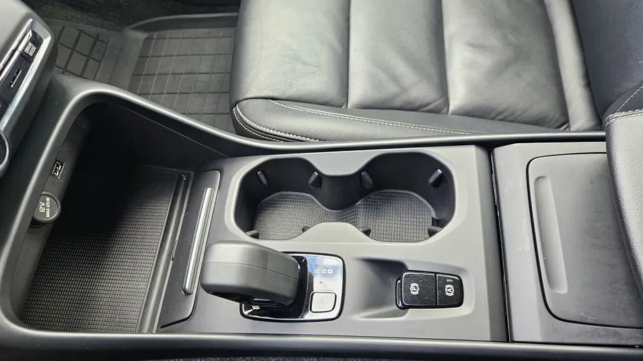 VOLVO XC40 XC40 B4 B AWD Momentum Pro aut