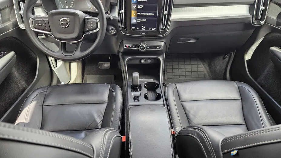 VOLVO XC40 XC40 B4 B AWD Momentum Pro aut
