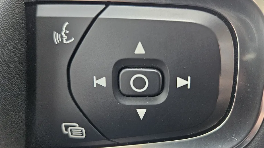 VOLVO XC40 XC40 B4 B AWD Momentum Pro aut