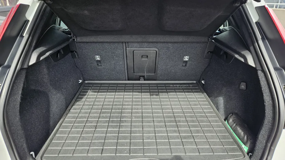 VOLVO XC40 XC40 B4 B AWD Momentum Pro aut