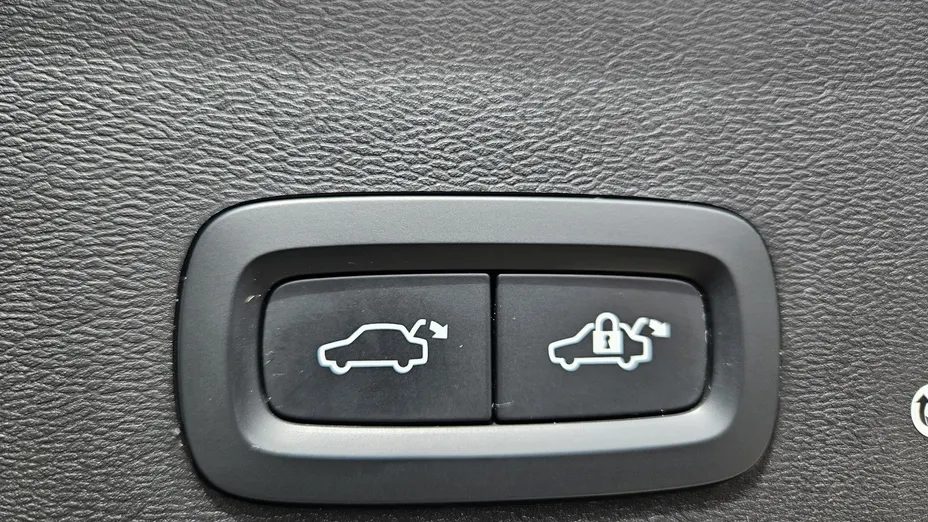 VOLVO XC40 XC40 B4 B AWD Momentum Pro aut