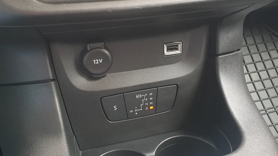 CITROEN C3 C3 1.2 PureTech Shine EAT6