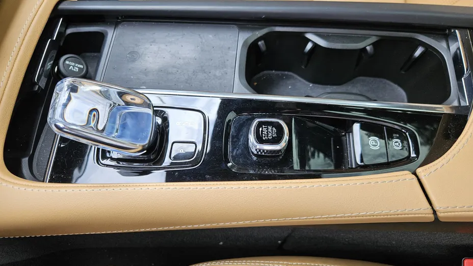 VOLVO XC90 XC90 T8 AWD Plug-In Hybrid Inscription 7os aut