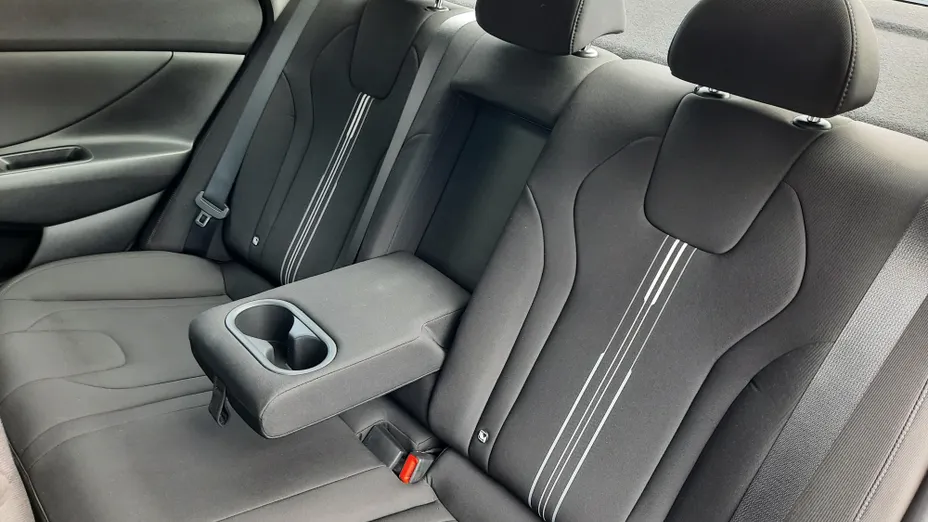 HYUNDAI Elantra Elantra 1.6 Smart CVT