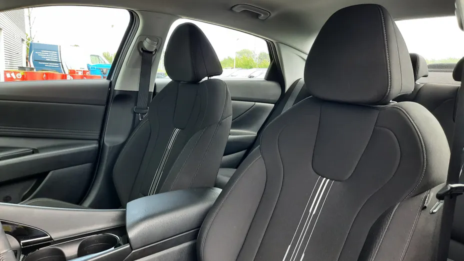HYUNDAI Elantra Elantra 1.6 Smart CVT