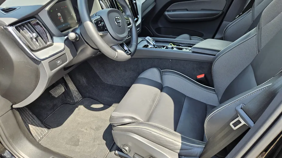 VOLVO XC60 XC60 B5 B AWD Plus Black Edition aut
