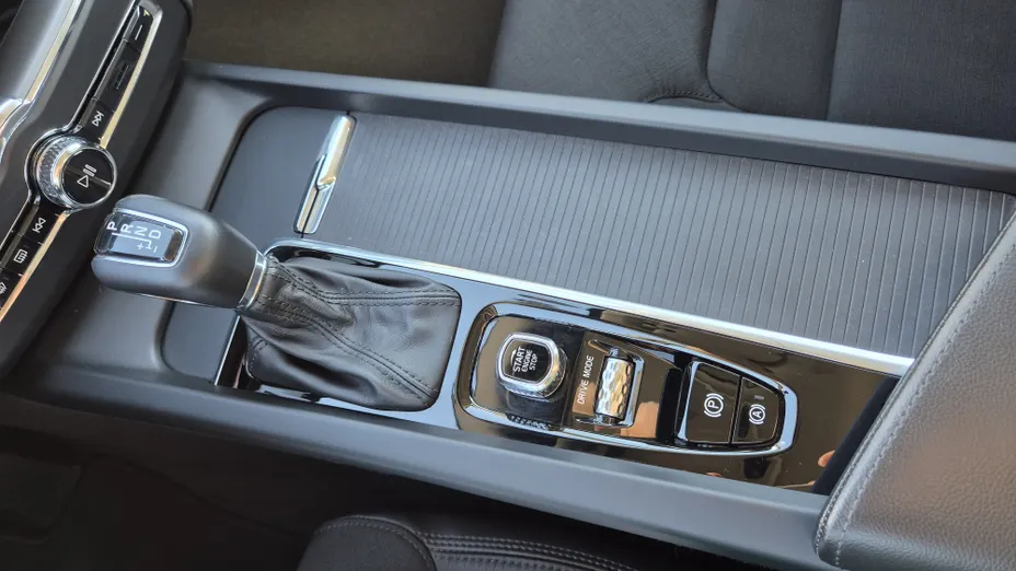 VOLVO XC60 XC60 T4 Momentum Pro aut