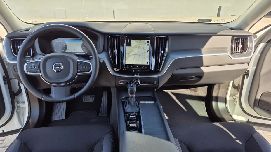 VOLVO XC60 XC60 T4 Momentum Pro aut