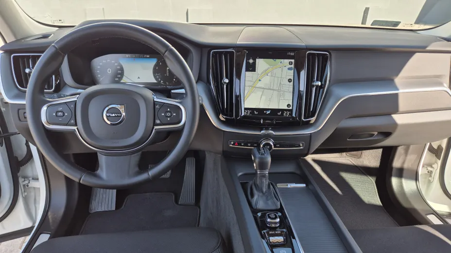 VOLVO XC60 XC60 T4 Momentum Pro aut