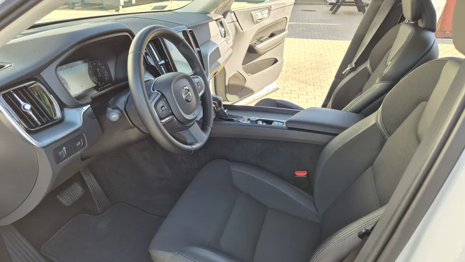 VOLVO XC60 XC60 T4 Momentum Pro aut